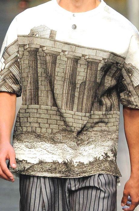 STAMPE CON SOGGETTI MITOLOGICI E DIVINITA' GRECHE NELLA COLLEZIONE UOMO S/S 2014 DI DOLCE & GABBANA