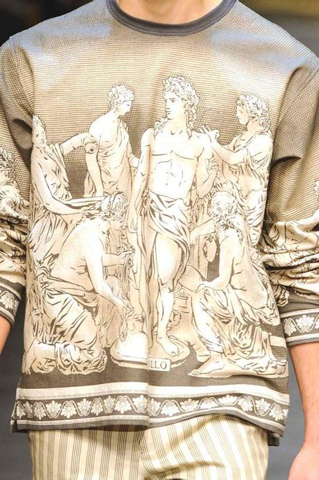 STAMPE CON SOGGETTI MITOLOGICI E DIVINITA' GRECHE NELLA COLLEZIONE UOMO S/S 2014 DI DOLCE & GABBANA