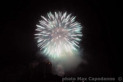 A Montepertuso, Positano,  i fuochi in onore a Santa Maria delle Grazie