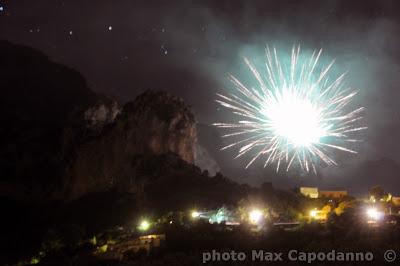 A Montepertuso, Positano,  i fuochi in onore a Santa Maria delle Grazie