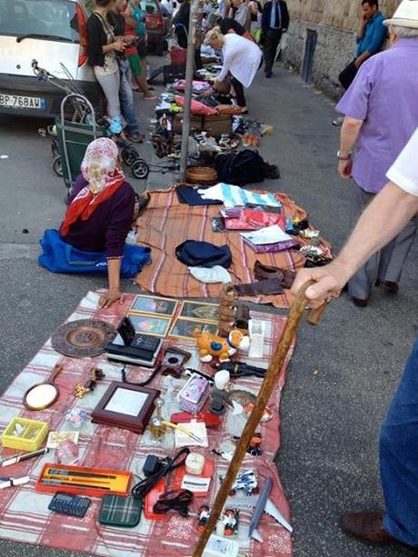 E il monnezza-market dei rom sta vicino vicino alla fermata del metrò per andare ai Musei Vaticani, il più visitato spazio d'arte d'Italia