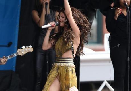 Selena Gomez senza slip