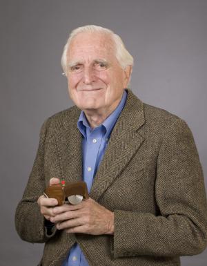 douglas_engelbart_and_mouse[1]