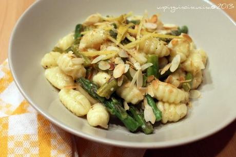 Gnocchi con asparagi al limone