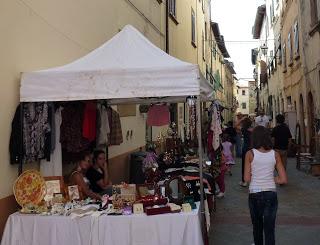 Mercatino per le vie del centro di Montaione / The Street Local Market