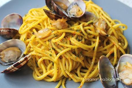 Spaghetti alle vongole con crema di fiori di zucca allo zafferano ed... essere blogger?