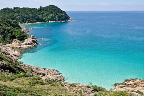 Da una spiaggia all’altra nell’isola Perhentian