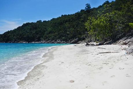 Da una spiaggia all’altra nell’isola Perhentian