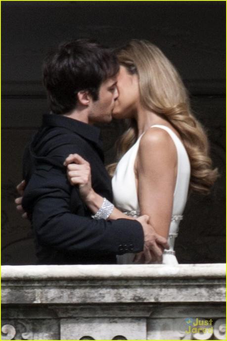 Un bacio appassionato tra Ian Somerhalder e Ana Beatriz Barros