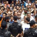 Tunisia, Amina sfida la Corte e scopre il capo in Tribunale Tunisia, Amina sfida la corte e si scopre il capo 01
