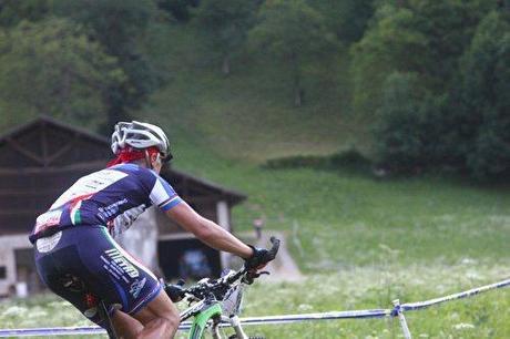 Resoconto 24h Solo Mtb Endurance Campionato italiano 22 giugno 2013 guardo la salita