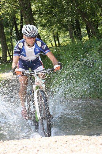 Resoconto 24h Solo Mtb Endurance Campionato italiano 22 giugno 2013 guado1