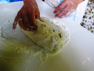 Fugascìn dolz de Gordona ( focaccine dolci di Gordona), crostata ripiena alle albicocche ai crotti di Villa di Chiavenna