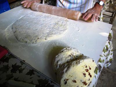 Fugascìn dolz de Gordona ( focaccine dolci di Gordona), crostata ripiena alle albicocche ai crotti di Villa di Chiavenna