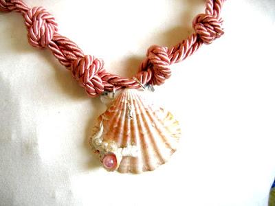 Collana con conchiglia