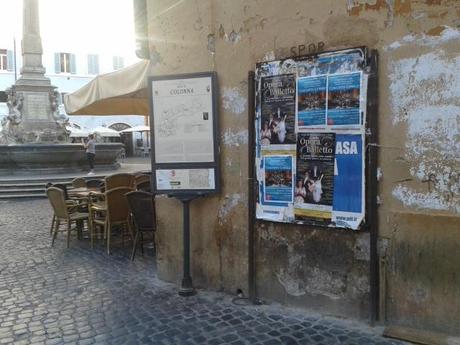 Ora voi vi fermate un attimo e date una guardata, con un pizzico di calma, a come sta messa Piazza della Rotonda (che poi sarebbe Piazza del Pantheon)