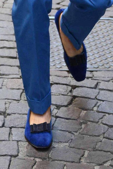 Lapo Elkann style in ballerine blu: shopping a Milano #nehabisogno