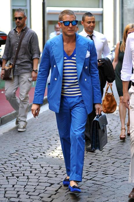 Lapo Elkann style in ballerine blu: shopping a Milano #nehabisogno