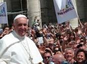 Papa Francesco seminaristi condanna lussi della Chiesa