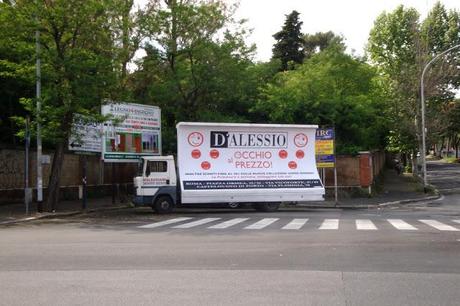 TRIPUDIO DI ABUSIVISMO: A ROMA ORMAI E' PURA ANARCHIA, OGNUNO FA COME CAZZO GLI PARE E A PAGARE IL PREZZO DELLA CRICCA BORGATARA SONO I CITTADINI PERBENE
