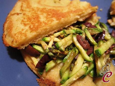 Sandwich di farinata di ceci con zucchine e olive: storia di un amore che non cambia al cambiare dei sapori