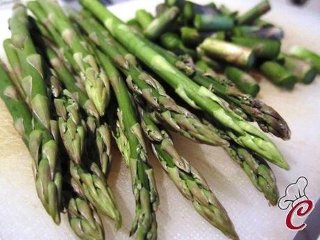 Budino di lupini aromatizzato alla salvia e limone con gelatine e pesto di asparagi: anche il caldo è scongiurato!