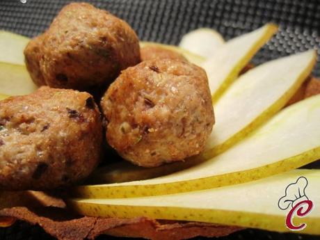 Polpette di salmone in canestro di Carasau: il mare incontra l'isola e si tinge d'oriente