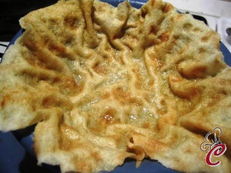 Polpette di salmone in canestro di Carasau: il mare incontra l'isola e si tinge d'oriente