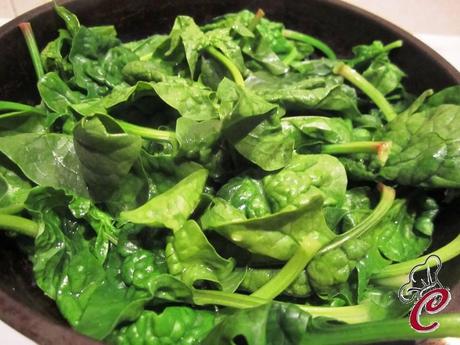 Toast di spinaci e occhio di bue in croccanti fette di pane home made: la soddisfazione che non ha eguali