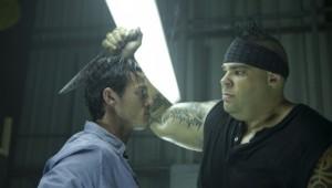 Brodus Clay (a dx) e Luke Evans (a sx). Notare le dimensioni di un wrestler confrontate a quello di un umano normale!