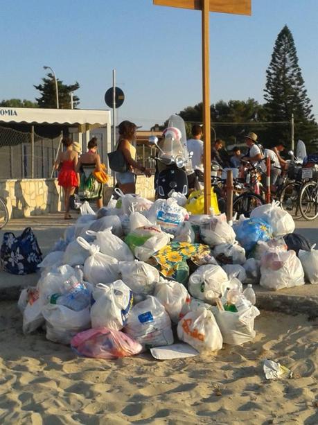 Nessun cassonetto nel tratto più ad est della spiaggia di San Vito Lo Capo