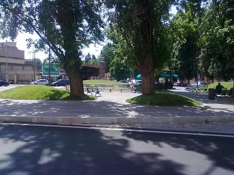 Piazza Bainsizza. Un angolino d'Europa. Ma a metà...