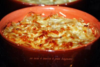 Zuppa di cipolle gratinata