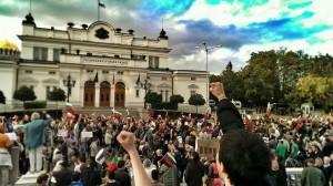 Bulgaria, la protesta che i media non raccontano: “Non sono pagato per manifestare, vi odio gratis”