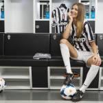 Cristina Chiabotto sexy calciatrice presenta JTV, la tv della Juventus