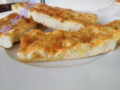 focaccia genovese con fiori di zucca