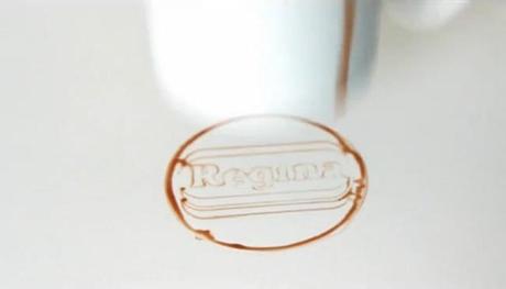 macchia-caffè-regina-logo-marketing-creativo