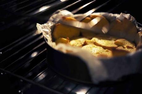 Cottura della base di pane per la Torta salata con il pane