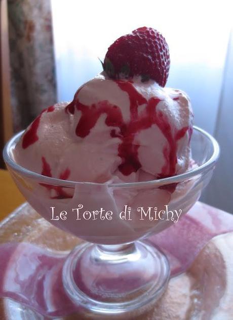 Gelato allo yogurt e fragola