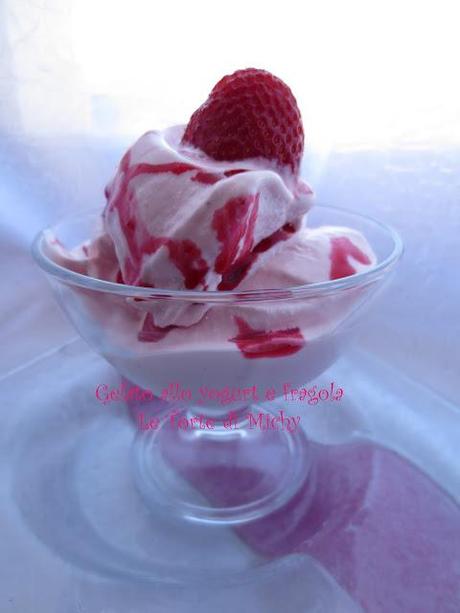 Gelato allo yogurt e fragola