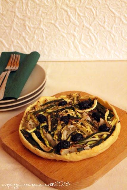 Crostata di zucchine, cipollotti e olive