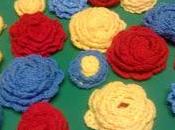 Fiori rose all'uncinetto