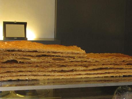 tartellette con crema al pistacchio e fragole, more, lamponi