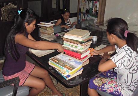 viaggi in indonesia sistemazione della biblioteca