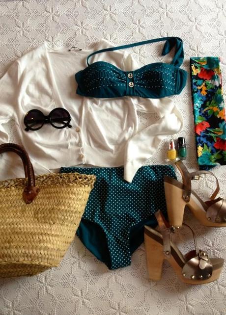 Le's go the beach, smilingischic, fashion blog, abbigliamento per andare in spiaccia, pin up, look mare retrò, 