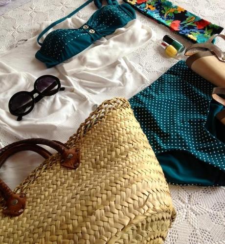 Le's go the beach, smilingischic, fashion blog, abbigliamento per andare in spiaccia, pin up, look mare retrò,