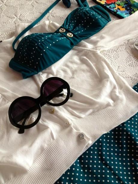 Le's go the beach, smilingischic, fashion blog, abbigliamento per andare in spiaccia, pin up, look mare retrò,