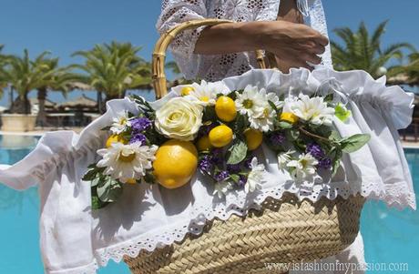 Pool or beach? White lace and a lot of flowers