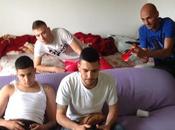 tanti problemi affliggono occupanti Cerruti. megasfide alla Playstation, fucili giocattolo (speriamo) motociclette fiammanti