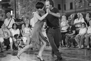 Una bella serata - TANGO DA MARCIAPIEDE - Sabato 13 Luglio Piazza Saint Bon La Spezia